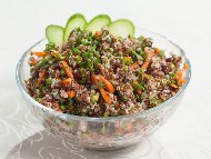 Салата табуле с киноа, булгур магданоз, мента и домати